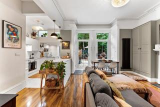 Boutique Redhill Abode near the Airport - 4