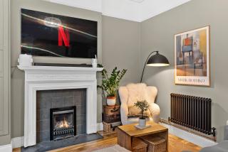 Boutique Redhill Abode near the Airport - 1
