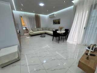 Adi's Central Apartments - 9