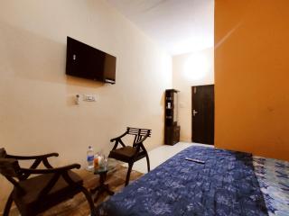 JANNAT 7 - Hotel & Homestay PG with Restaurant & Banquet Hall - Families, Couples & Corporate - 6