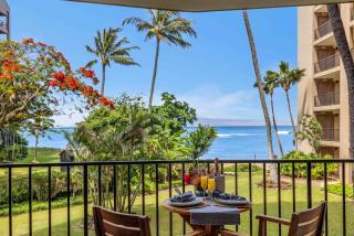 Luxe Beachfront Escape: Ocean Views AC & Premium Amenities - 0