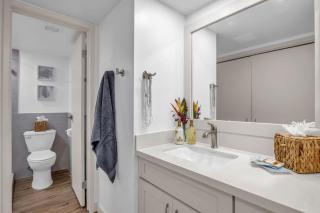 Luxe Beachfront Escape: Ocean Views AC & Premium Amenities - 2