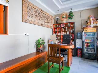 RedDoorz near Mertasari Beach 2 - 8