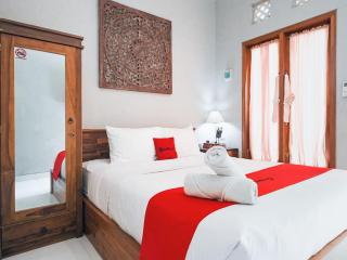 RedDoorz near Mertasari Beach 2 - 0