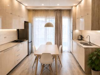 Spacious Vake 2-Bedroom, Big Balcony & Parkside - 8