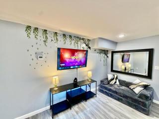 Grand Deluxe 1BR Penthouse Suite near Newark Airport - 4