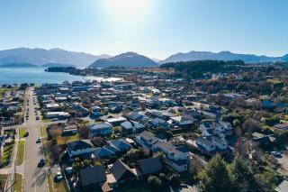 Central Wanaka 3BR Apartment – Walk to Lake & Town - 2