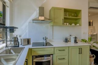 Cozy Garden studio,Black River, walk to the sea - 5
