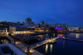 Coast Lonsdale Quay Hotel - 8