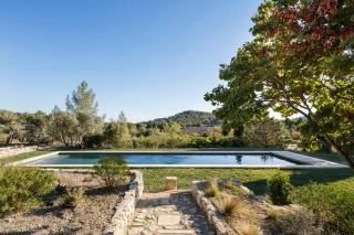 Mas des Olivades Provencal stone farmhouse with pool - 9