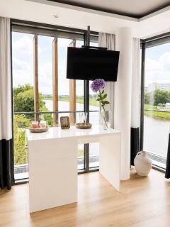 Piano Panorama View with Wrap Around Balcony Apartment - Opole centrum - 9