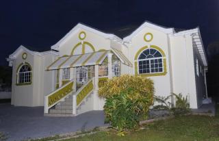 Countryside Bungalow Escape for Ultimate Serenity - 3