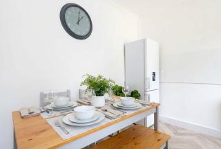 Spacious & Bright 3 Bedroom House in St Helens - 7