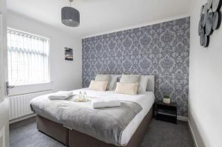 Spacious & Bright 3 Bedroom House in St Helens - 1