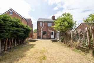 Spacious & Bright 3 Bedroom House in St Helens - 5