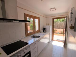 Holiday Home Romantisches Ferienhaus am Meer by Interhome - 6