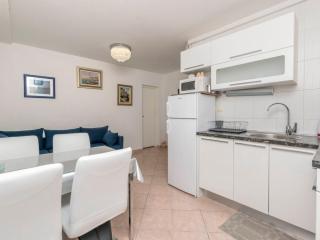 Apartment Appartement in Okrug Gornji mit Großer Terrasse by Interhome - 8
