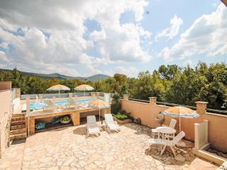 Holiday Home für 8 Personen mit privatem Swimmingpool im Hinterland von Split by Interhome - 3