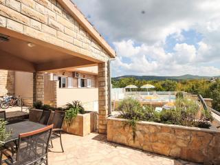 Holiday Home für 8 Personen mit privatem Swimmingpool im Hinterland von Split by Interhome - 5