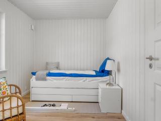 Holiday Home Edine - 917m from the sea by Interhome - 5