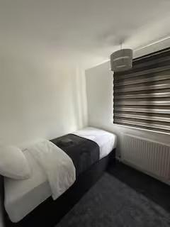 Modern Family Haven 5BR Free Parking - 4