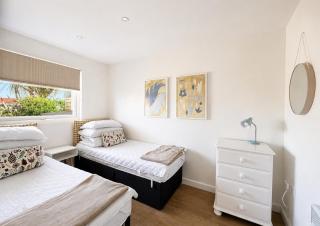 Chalet With Free Wifi At Rainbows End Near A Lovely Norfolk Beach Ref 31002R - 1