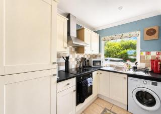 Chalet For Hire At Rainbows End Near A Beautiful Norfolk Beach Ref 31039R - 5