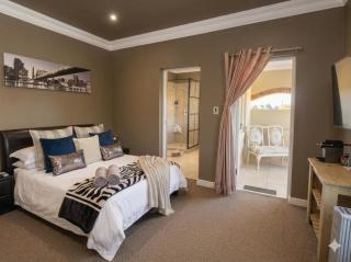 Sandmartins Private Secure Villa - 1