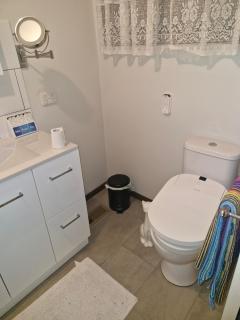 Private Studio Ensuite & Kitchenette - 9