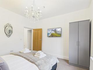 Two bed luxury duplex apartment 5 min walk to town - 8