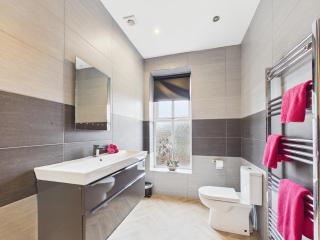 Two bed luxury duplex apartment 5 min walk to town - 3