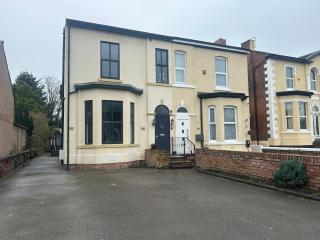 Two bed luxury duplex apartment 5 min walk to town - 2
