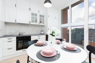 Nowoczesne Studio z Balkonem, Blisko Centrum by Noclegi Renters - 1