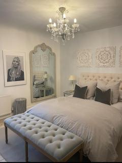 Entire Georgian luxury house - 3 Storey- High St Henley-in-Arden -Two bedrooms-Sleeps 4 people Close to Stratford upon Avon - Warwick - Solihull - NEC - 8