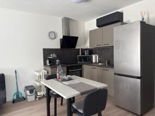 Aparthotel Neckartal - Premium Serviced Apartments mit je 1 oder 2 Doppelzimmern - Highspeed-WLAN, 55'' Smart-TV in jedem Zimmer, Vollküche, Klima, Parkplatz - 15 Min nach Stuttgart, Ludwigsburg & Waiblingen - die perfekte Basis für Business & Privat! - 5