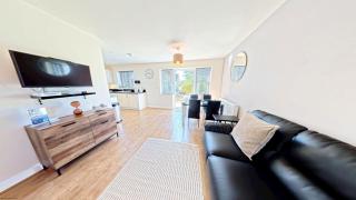 Bay Dream - Part of the The Bay Filey Holiday Village with pool, gym and direct beach access, pub, restaurant, tennis and meadows walks - 3