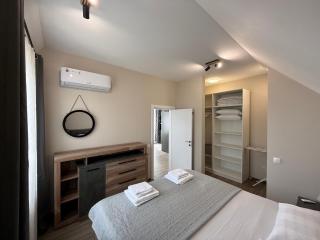 Panoramic Terrace Apartment with Elevator Access - 4