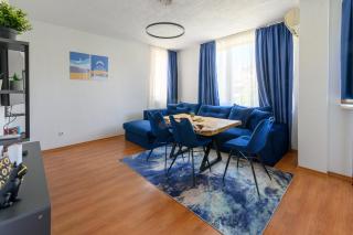 2 Min Walk to Main Street & 2BDR & Free Street Parking - 9