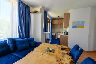 2 Min Walk to Main Street & 2BDR & Free Street Parking - 8
