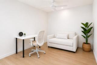 Milton Oasis level 16- Luxury Apt near Milton Station - 2
