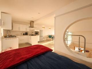 '24 Gordonia', Spacious Condo - Sleeps 7, Sea Front, Easy Beach access - 8