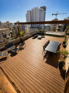 Skyline Sea Spa Penthouse with Private Pool & Jacuzzi - 3
