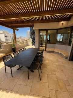 Skyline Sea Spa Penthouse with Private Pool & Jacuzzi - 2