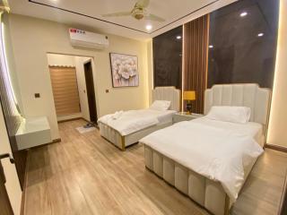 Elite Luxe Apartment by Majestic Hospitality - 3