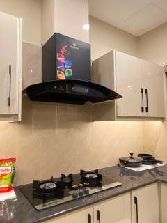 Elite Luxe Apartment by Majestic Hospitality - 7