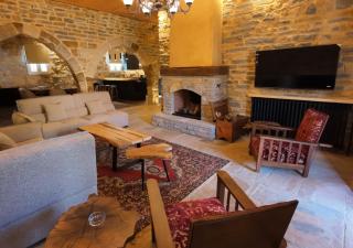 Rustic Stone House - 7
