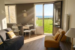 House facing the beach with terrace and sea view - 7