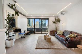Penthouse Mantra on Russell - 0