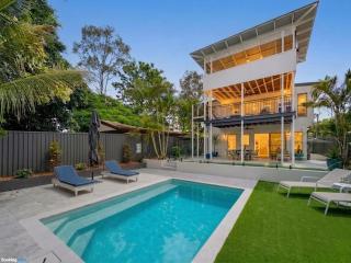 Luxe Family Retreat - Private Pool - Ping Pong Table - Rooftop Terrace - 400m from Golden Beach - 0