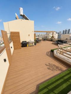 Skyline Sea Spa Penthouse with Private Pool & Jacuzzi - 1